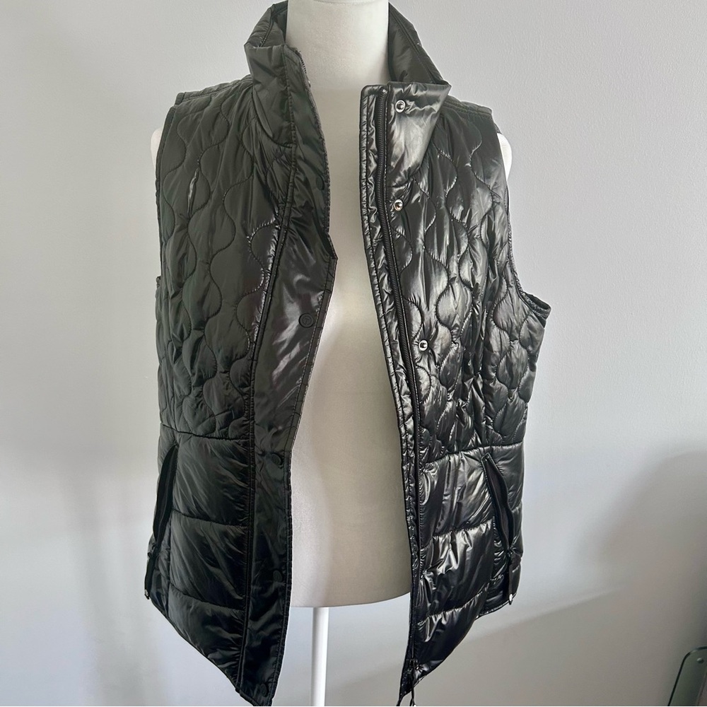 T by Talbots Ladies High-Shine Quilted Puffer Vest - Size: M